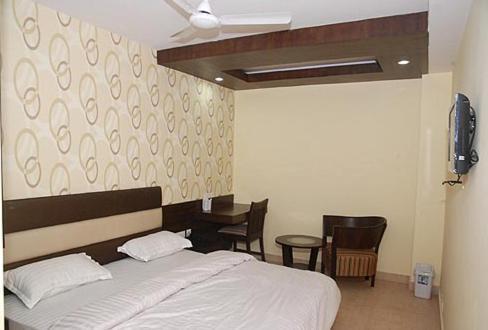 Hotel Crown Royale Déhrádún Pokoj fotografie