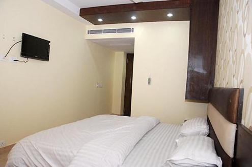Hotel Crown Royale Déhrádún Pokoj fotografie