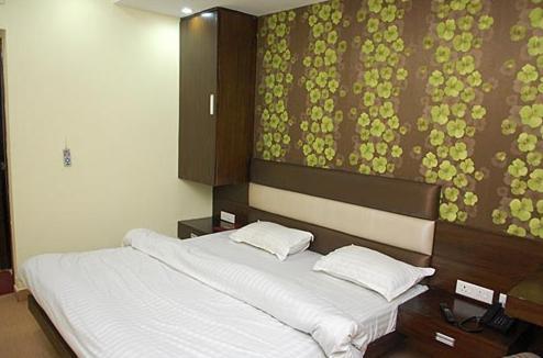 Hotel Crown Royale Déhrádún Pokoj fotografie