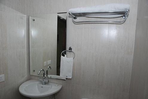 Hotel Crown Royale Déhrádún Pokoj fotografie
